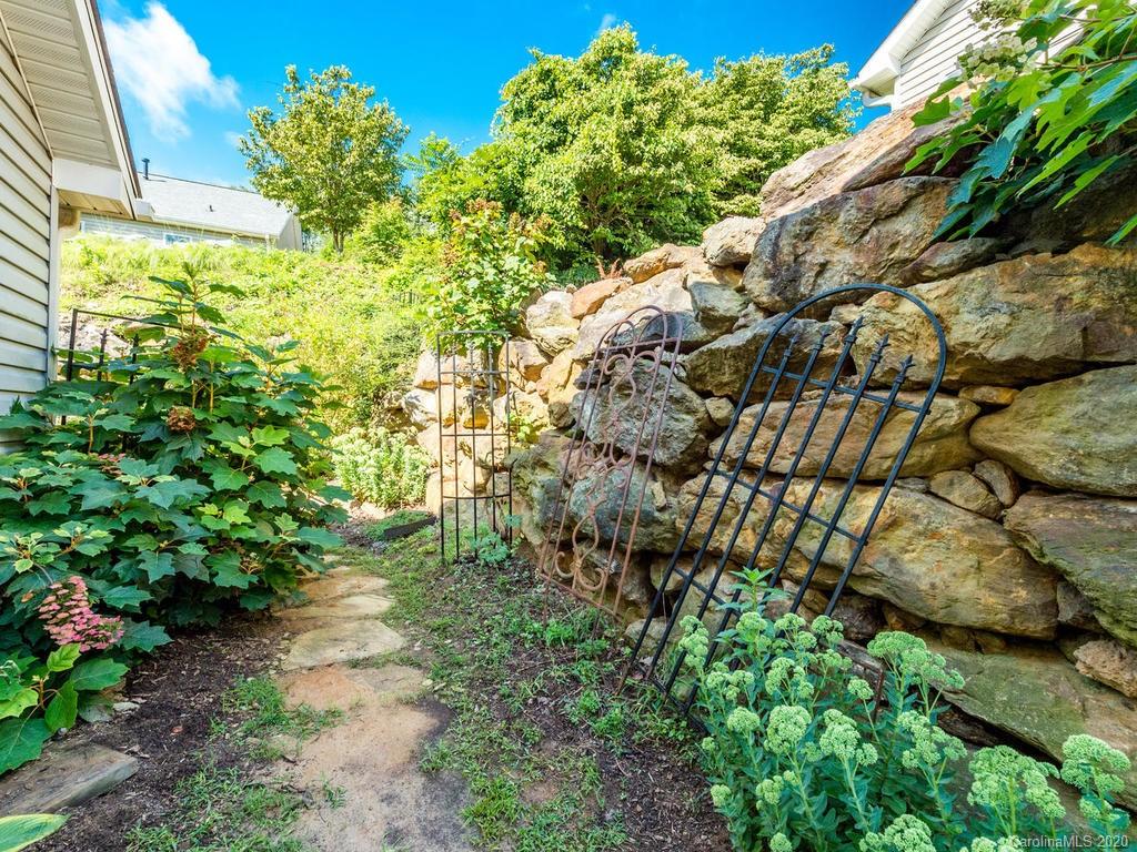 32 Stonebridge Drive Asheville NC 28805