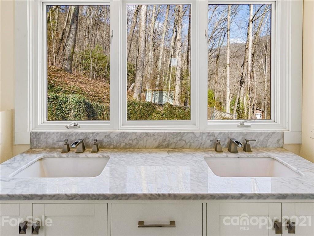 49 Weeping Cherry Forest Road Fairview NC 28730