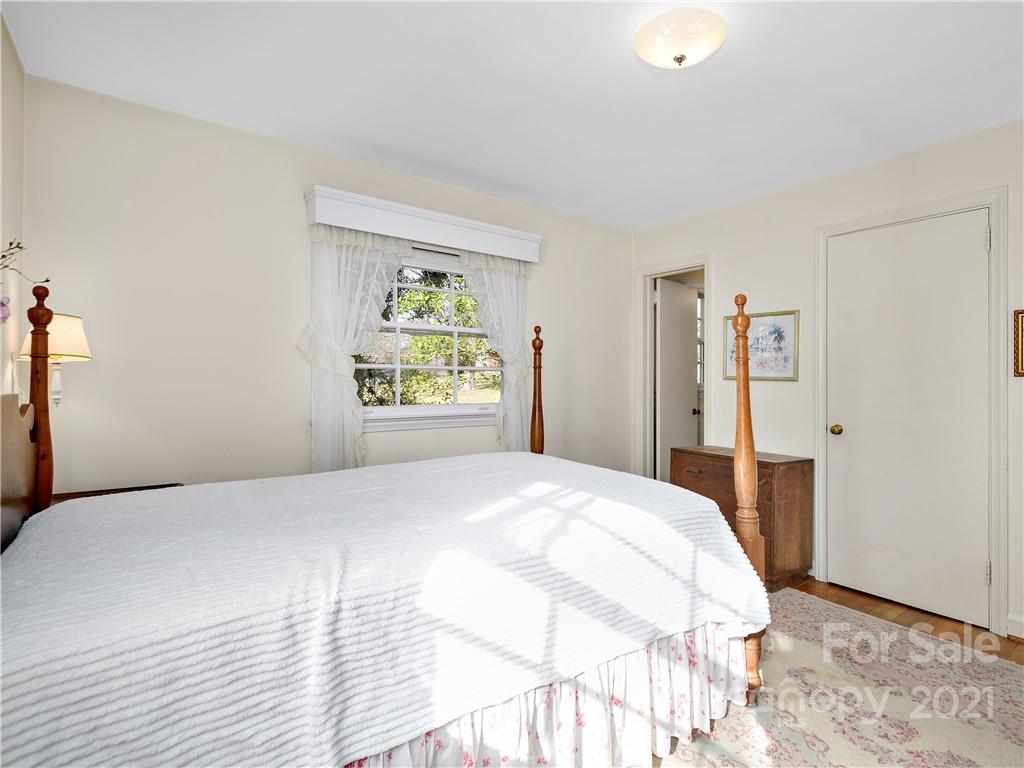 23 Woodcrest Road Asheville NC 28804