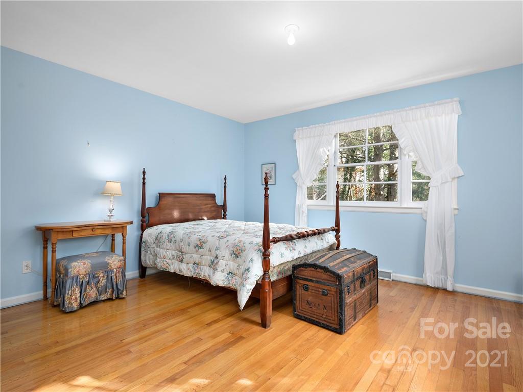 23 Woodcrest Road Asheville NC 28804