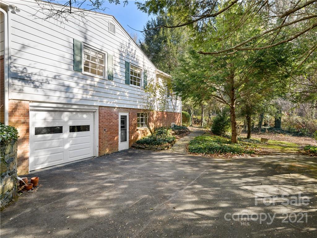 23 Woodcrest Road Asheville NC 28804