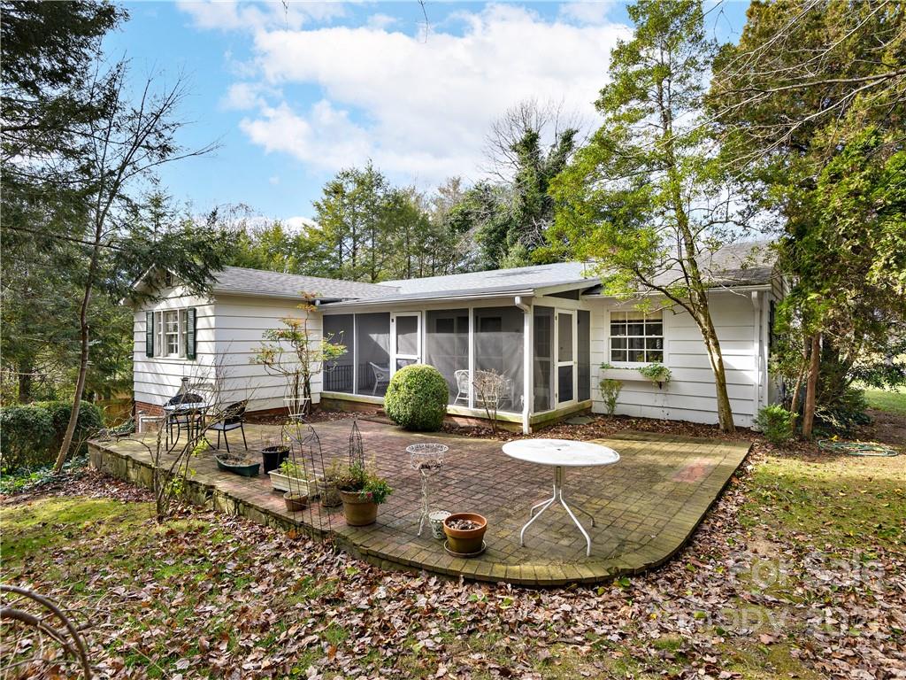 23 Woodcrest Road Asheville NC 28804
