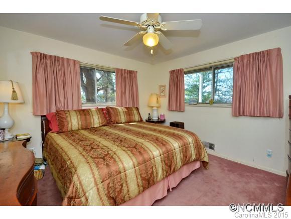 16 Mayflower Drive Asheville NC 28804