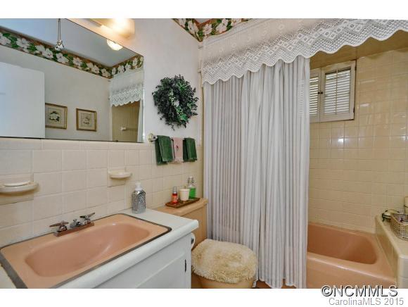 16 Mayflower Drive Asheville NC 28804