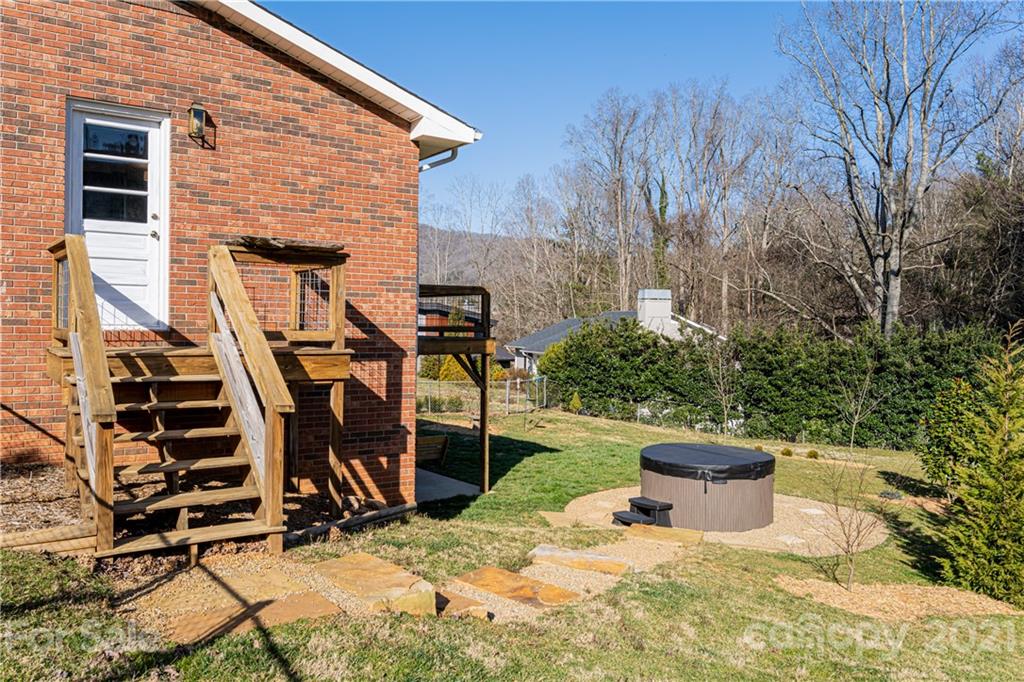 5 Deer Run Court Asheville NC 28803