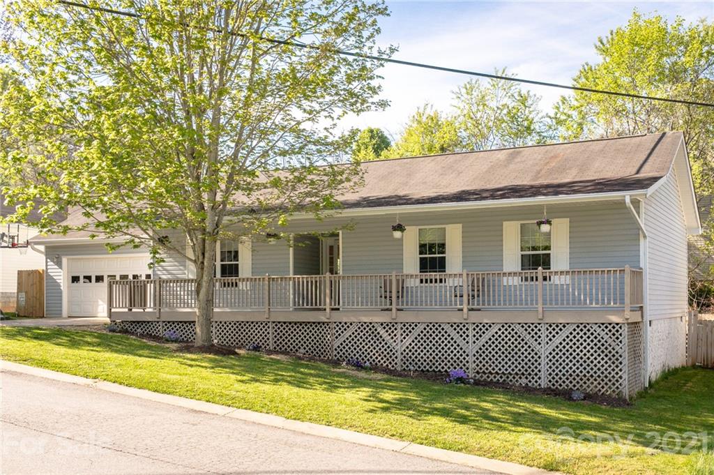 4 Mosers Place Candler NC 28715
