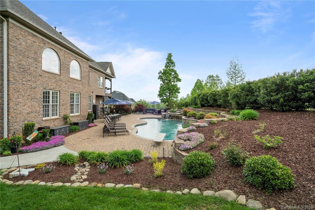 3843 Grovesner Street Harrisburg NC 28075