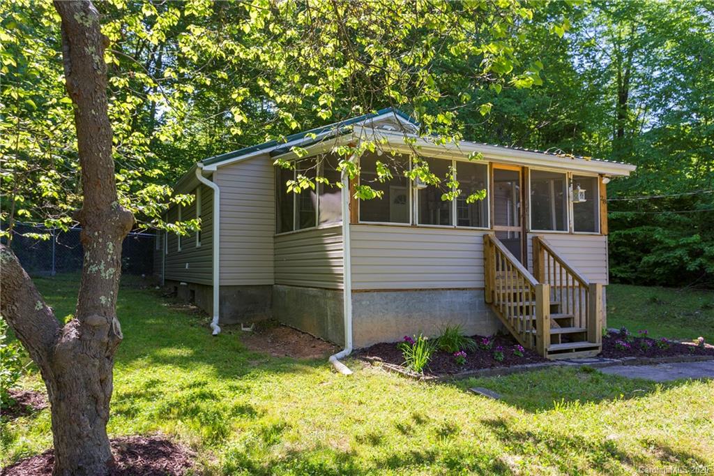 28 Solomon Road Leicester NC 28748