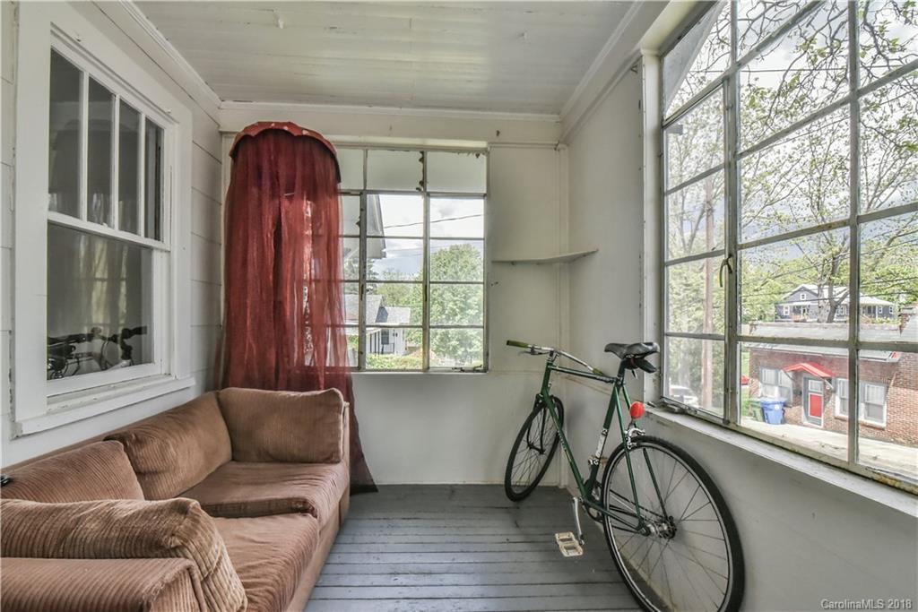 32 Dunwell Avenue Asheville NC 28806