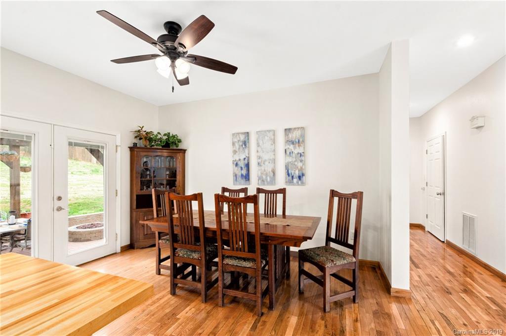 2072 Emmas Grove Road Fairview NC 28730
