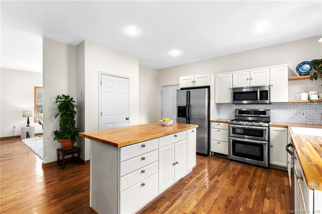 2072 Emmas Grove Road Fairview NC 28730