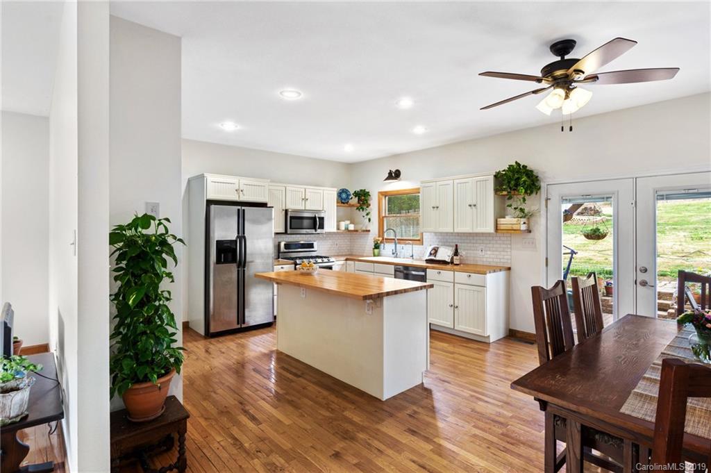 2072 Emmas Grove Road Fairview NC 28730