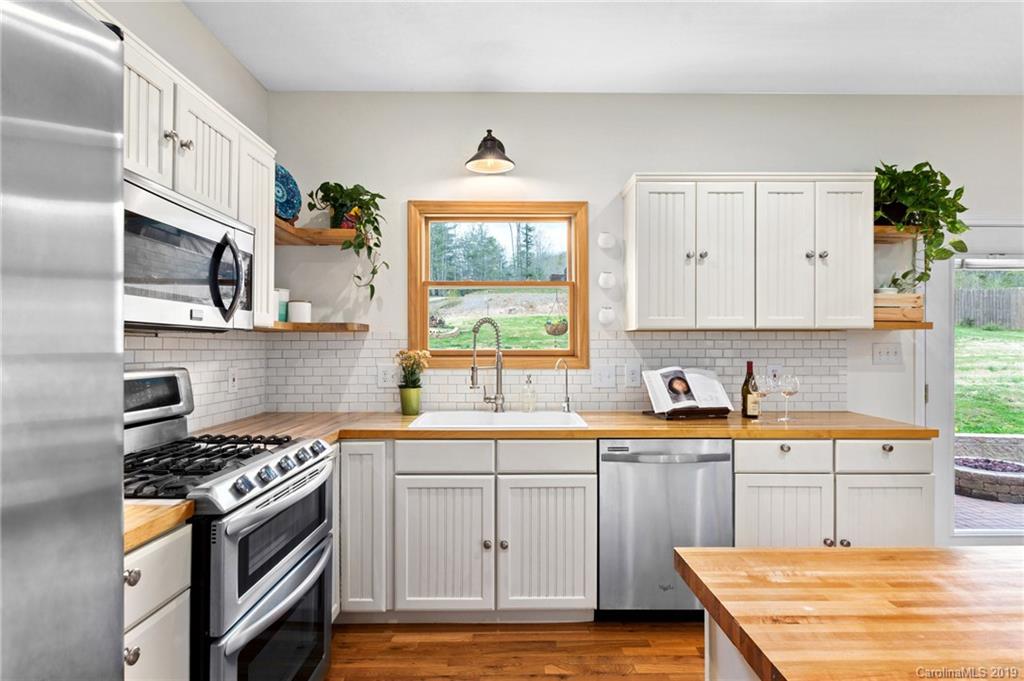 2072 Emmas Grove Road Fairview NC 28730