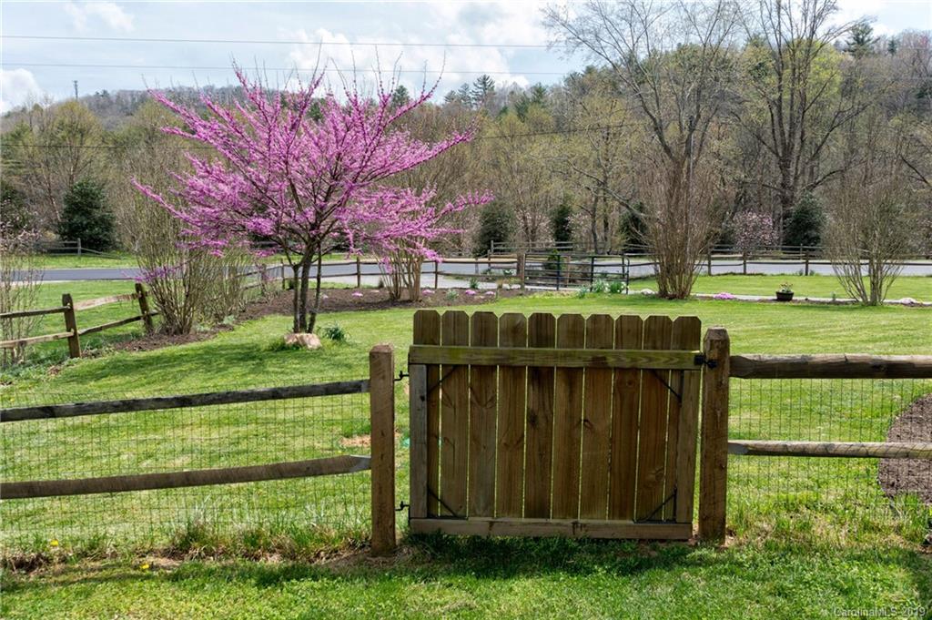 2072 Emmas Grove Road Fairview NC 28730