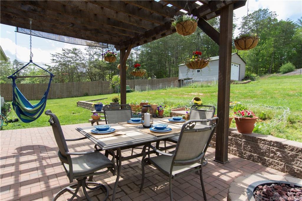 2072 Emmas Grove Road Fairview NC 28730