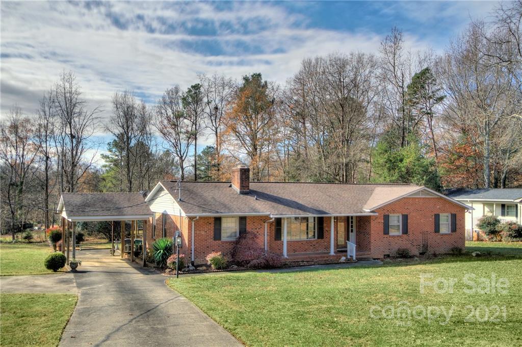 9235 Pinenoll Lane Charlotte NC 28215