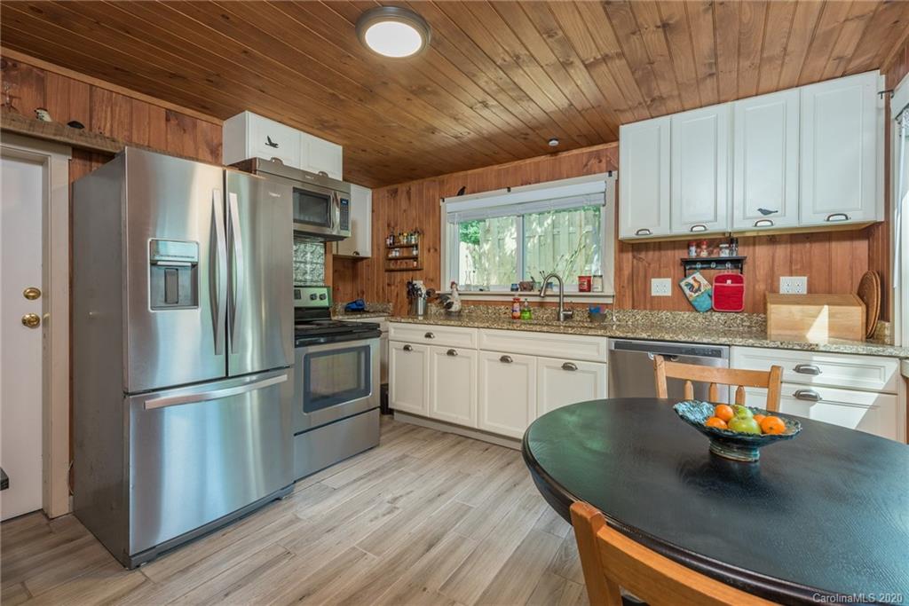 24 Iroquois Street Black Mountain NC 28711