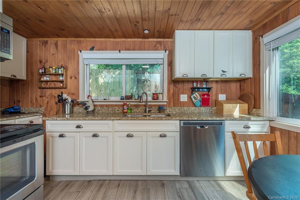 24 Iroquois Street Black Mountain NC 28711