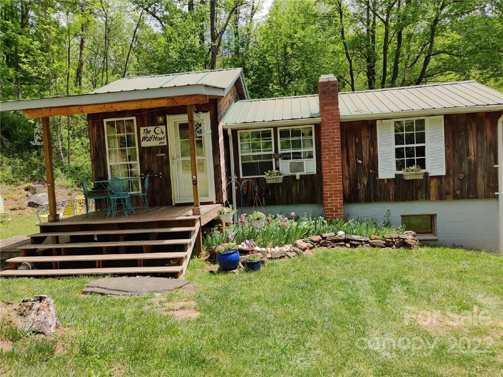 34 Wolf Crossing Bakersville NC 28705