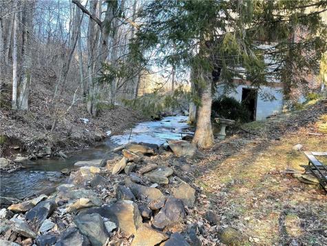299 Cub Creek Road Bakersville NC 28705