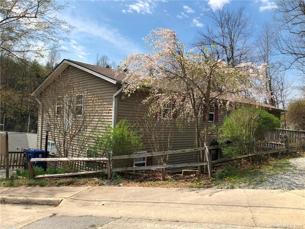 101 Cullipher Street Saluda NC 28773