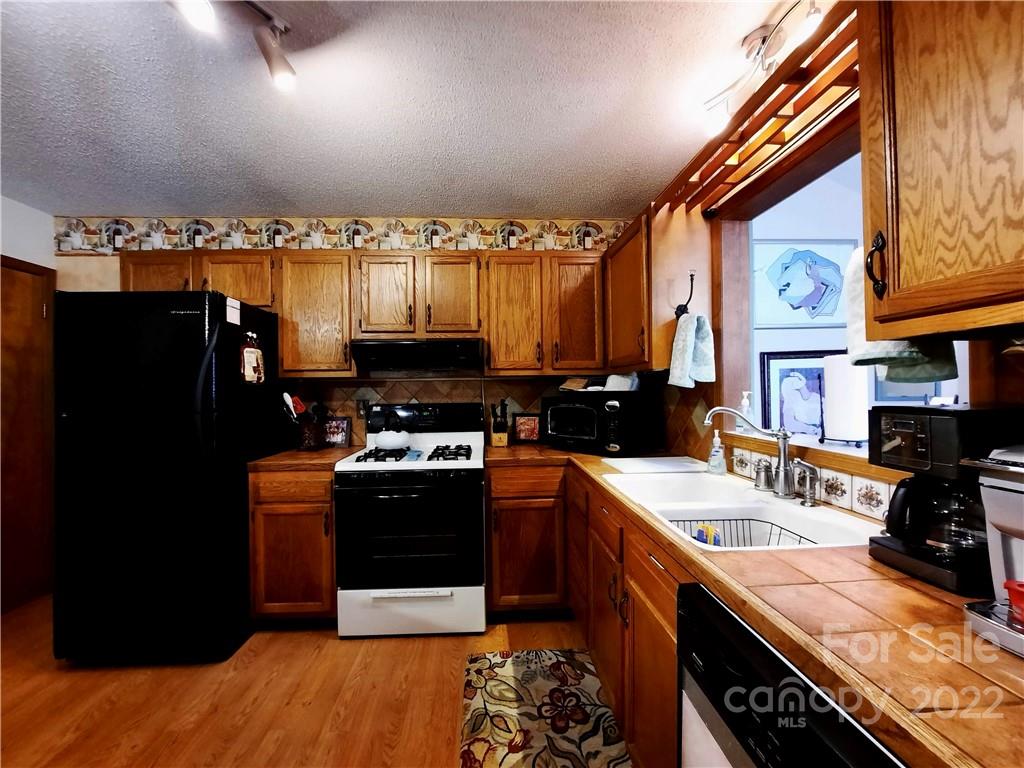 141 N Garden Court Fletcher NC 28732