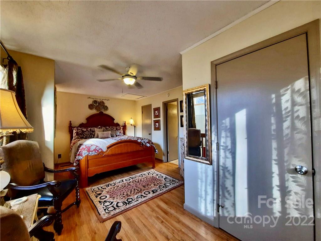 141 N Garden Court Fletcher NC 28732