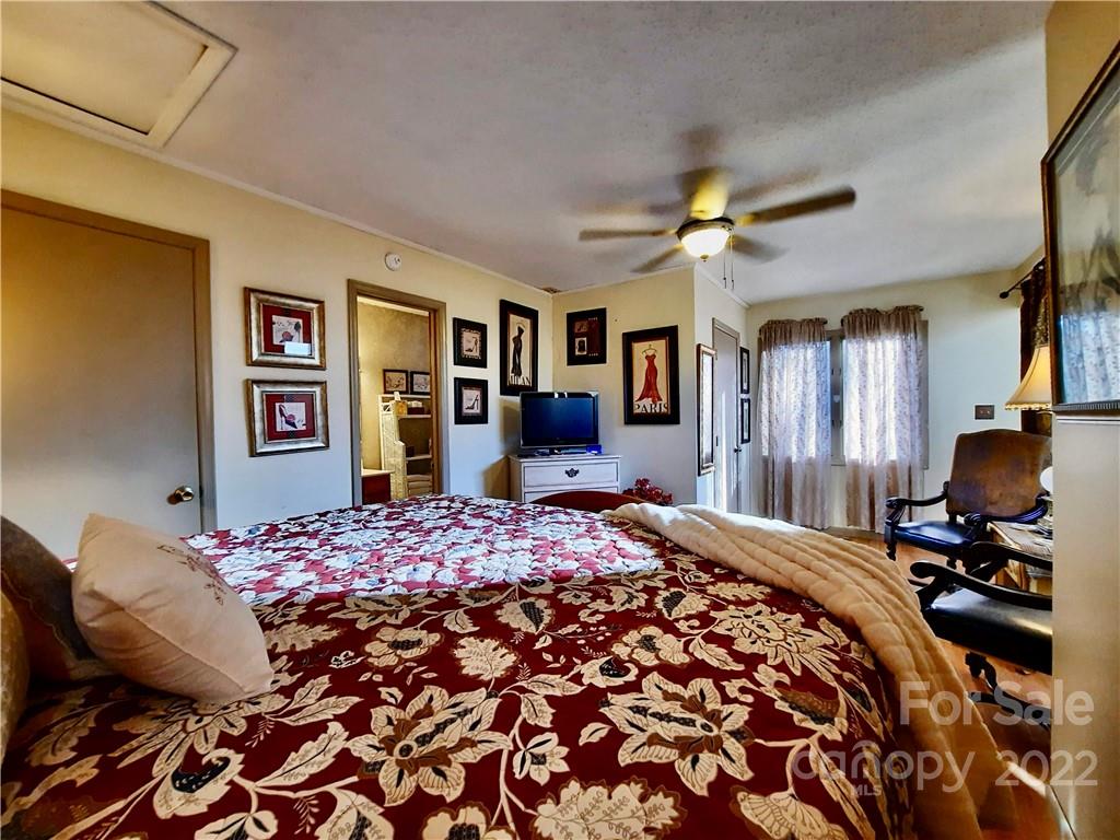 141 N Garden Court Fletcher NC 28732