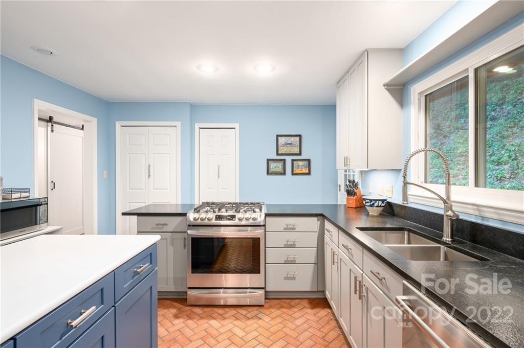 18 Brookwood Road Asheville NC 28804