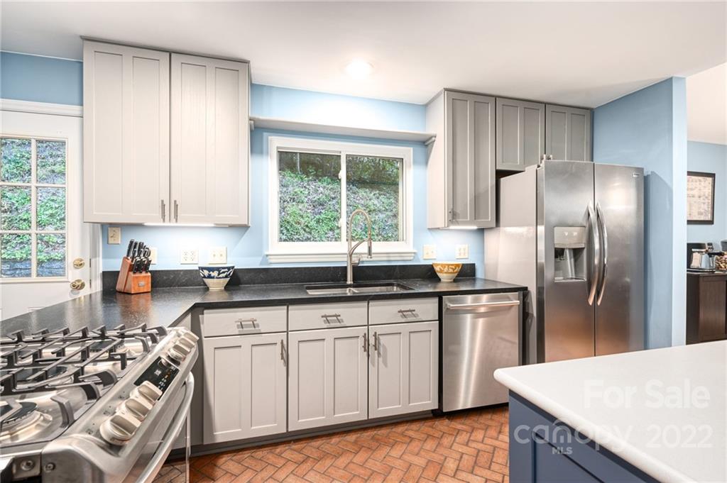 18 Brookwood Road Asheville NC 28804