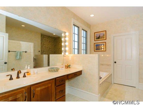 5 Vaux Court Asheville NC 28803