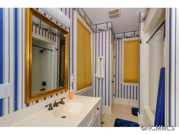 5 Vaux Court Asheville NC 28803