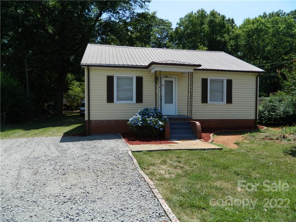 2111 N Stewart Avenue Newton NC 28658