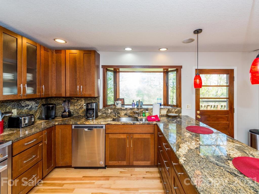 19 Twin Hills Drive Weaverville NC 28787