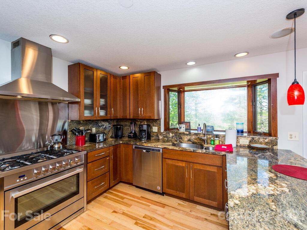 19 Twin Hills Drive Weaverville NC 28787
