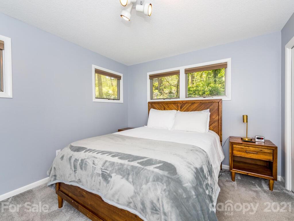 19 Twin Hills Drive Weaverville NC 28787