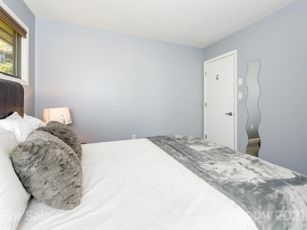 19 Twin Hills Drive Weaverville NC 28787