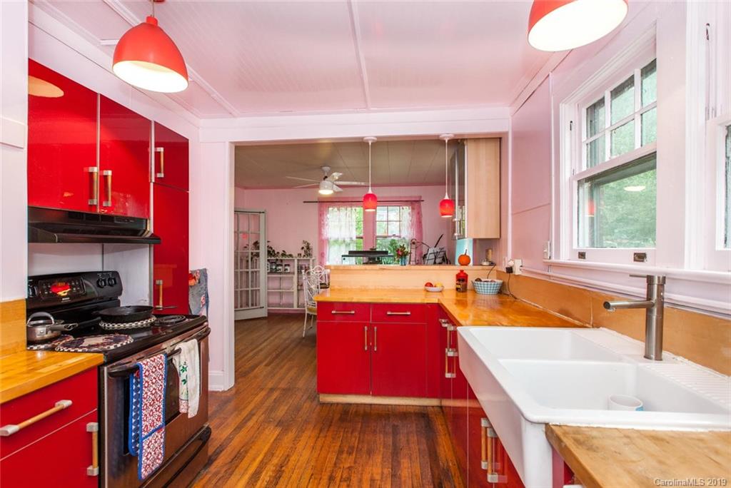 107 Brucemont Circle Asheville NC 28806
