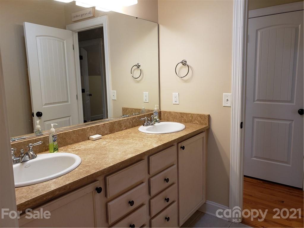 7 Long Winding Road Asheville NC 28805