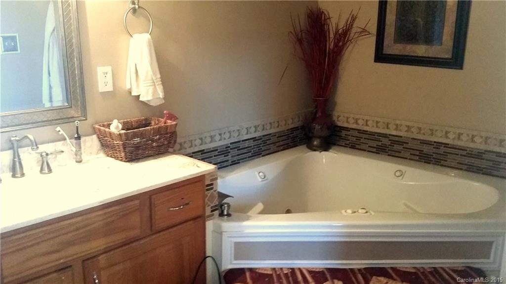 511 Oakmont Drive Canton NC 28716