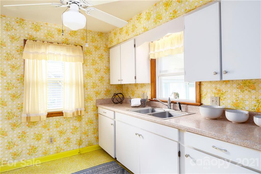 122 Wyoming Road Asheville NC 28803