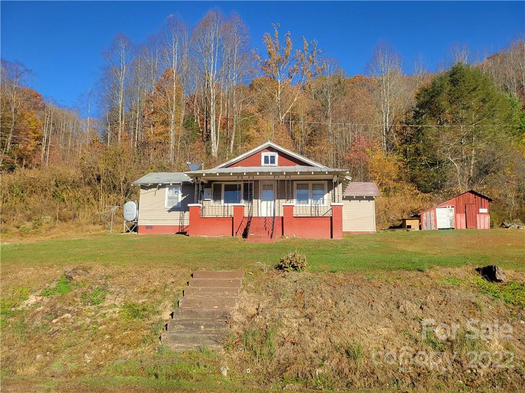 61 Old Hughes Gap Road Bakersville NC 28705