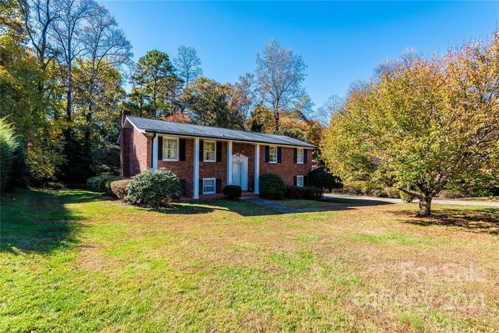 329 25th Avenue NW Hickory NC 28601