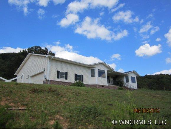 688 Pilgrim Way Clyde NC 28721