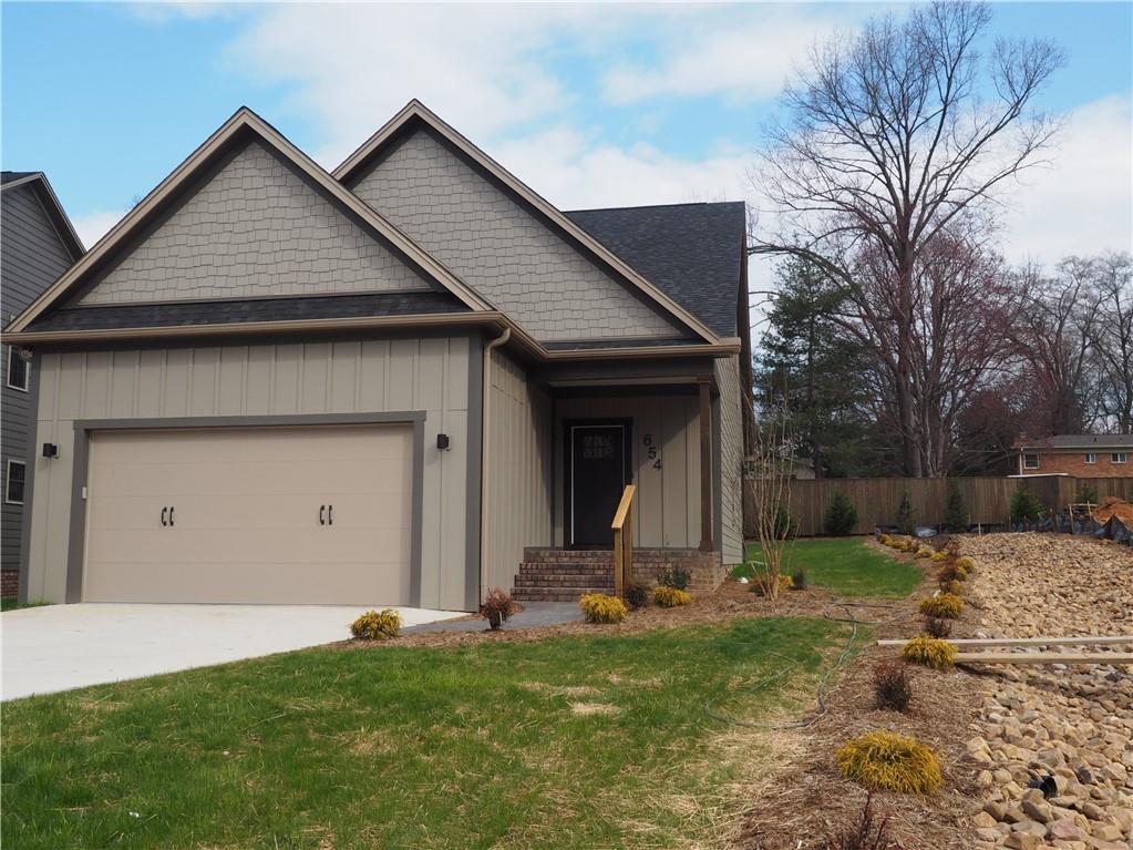 654 13th Avenue Place NW Hickory NC 28601