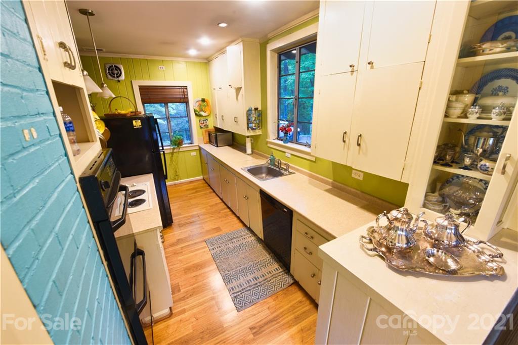528 Wilderness Road Tryon NC 28782
