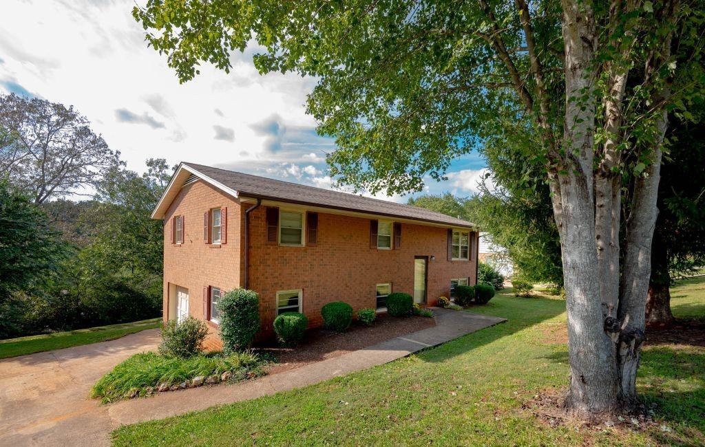 1325 Riverview Drive Hickory NC 28602